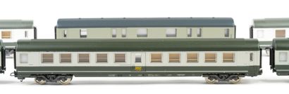 LIMA. A set of 5 ambulances—beige and green—plus...