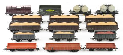 HORNBY. A set consisting of 6 large freight...