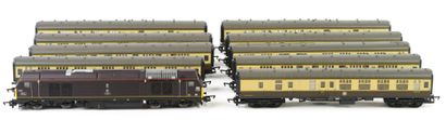 HORNBY. A set of 9 cream and gray British...