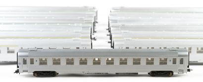 JOUEF. A set of 13 stainless-steel SNCF cars,...