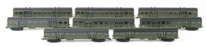 HORNBY. A set of 8 SNCF commuter cars: 1st-class...