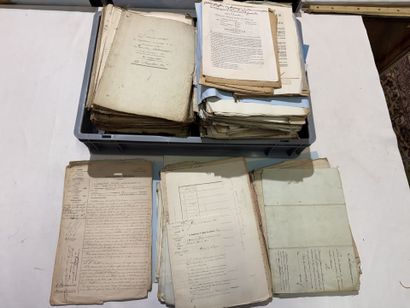 Un lot de vieux papiers a trier sur le thème...