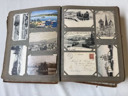 Un album de cartes postales sur les montagnes...