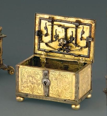 Coffret, modèle de type Michel Man en laiton...