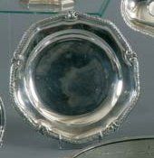 Plat à bordure découpée en argent - décor...
