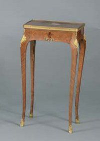 Petite table de salon en bois de placage...