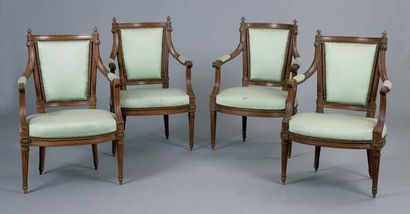 Suite de 4 fauteuils en bois naturel - le...