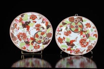 China set of 2 small 18th century plates...