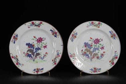 China pair of porcelain plates 18th floral...