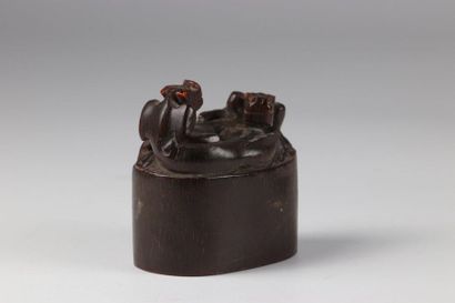 China carved horn seal surmounted by 2 dragons...
