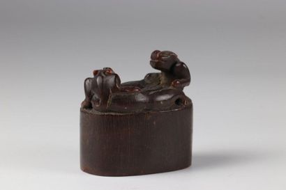 China carved horn seal surmounted by 2 dragons...