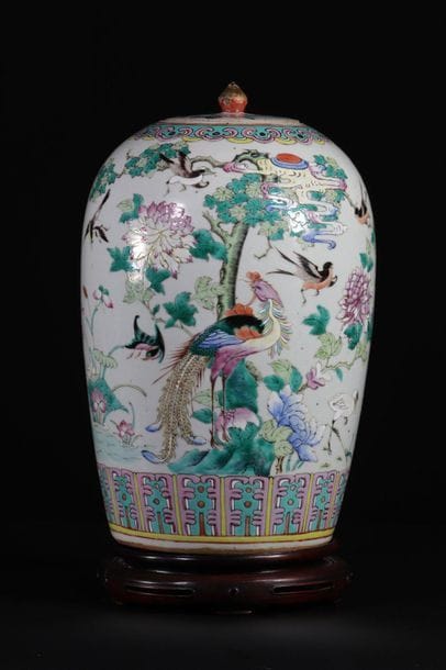 China Covered famille rose vase 19th
Sizes:...