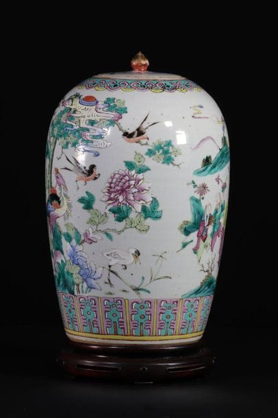 China Covered famille rose vase 19th
Sizes:...