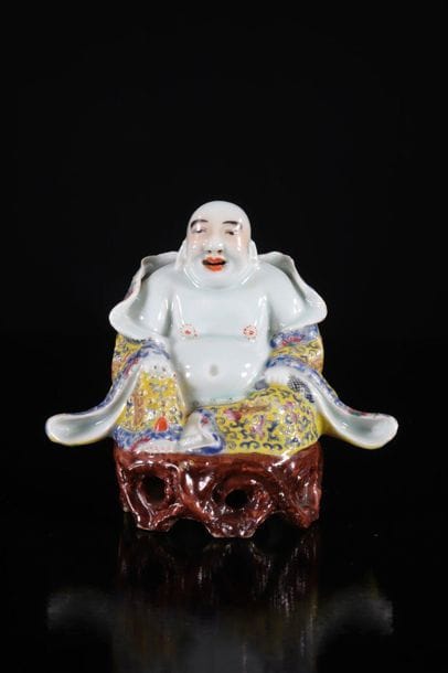 China porcelain famille rose Buddha on base...