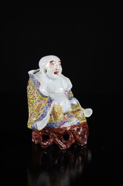 China porcelain famille rose Buddha on base...