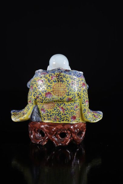 China porcelain famille rose Buddha on base...