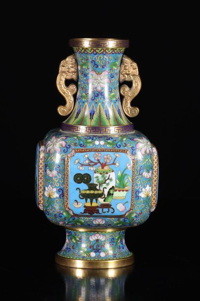 China Very fine cloisonne bronze vase decorated...