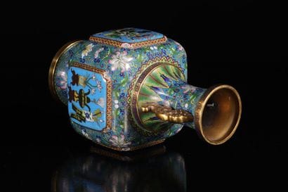 China Very fine cloisonne bronze vase decorated...