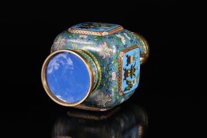 China Very fine cloisonne bronze vase decorated...