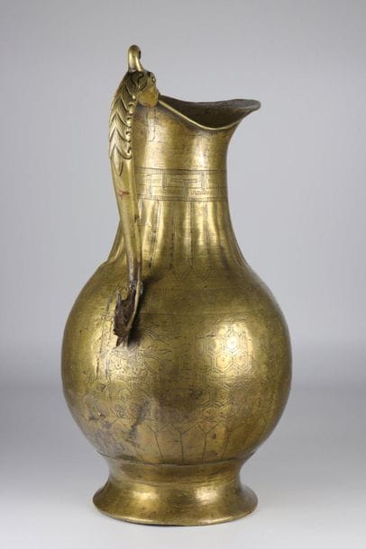 China Imposing bronze jug decorated with...