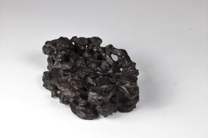 China carved wooden brush holder Qing period
Sizes:...