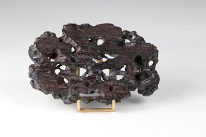 China carved wooden brush holder Qing period
Sizes:...