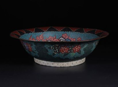 China cloisonne dish Qing period
Sizes: D420mm
Weight...