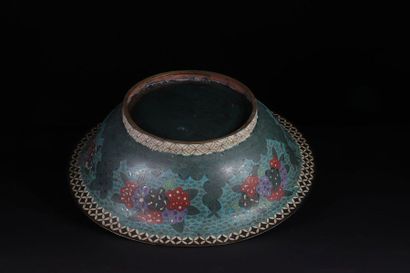 China cloisonne dish Qing period
Sizes: D420mm
Weight...