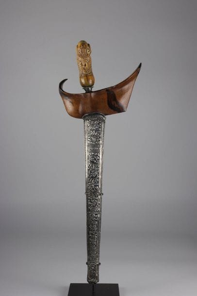 Asia knife (Kriss) finely carved ivory handle...