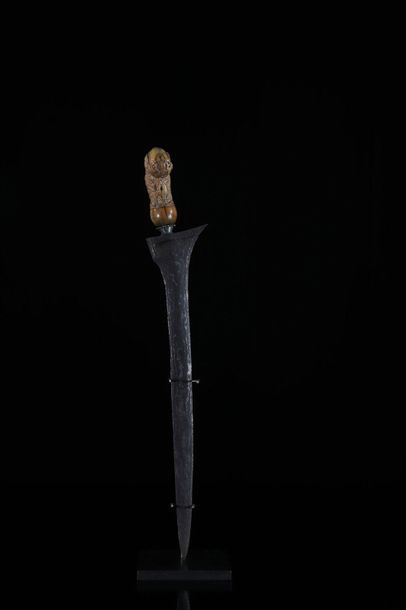 Asia knife (Kriss) finely carved ivory handle...