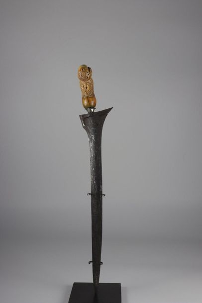 Asia knife (Kriss) finely carved ivory handle...