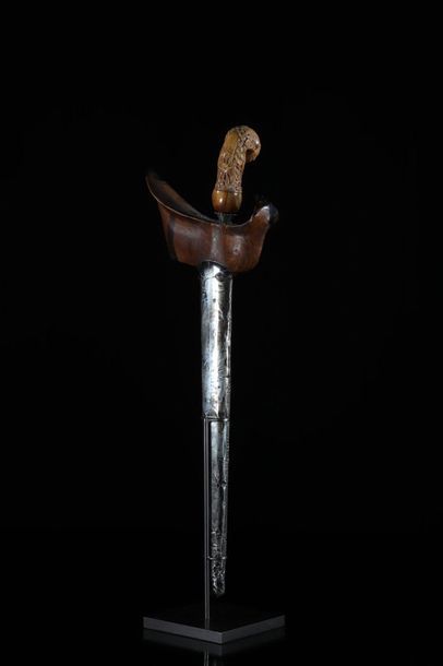 Asia knife (Kriss) finely carved ivory handle...