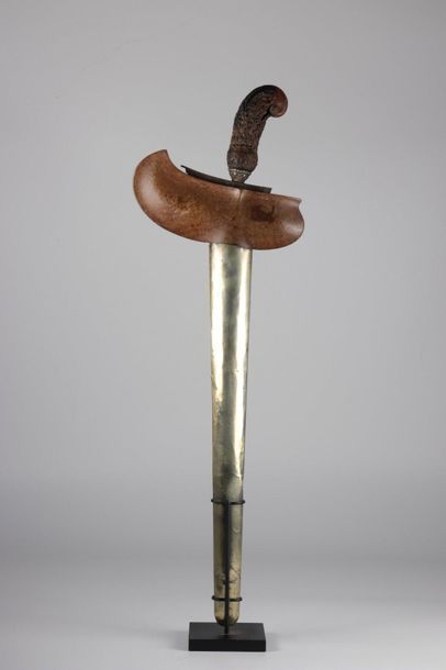 Asia knife (Kriss) in carved wood and its...