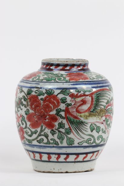 Chine, XVIIe, potiche en porcelaine à décor...