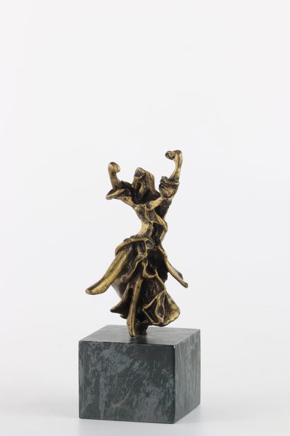 Salvador Dali Carmen. Bronze à patine doré...