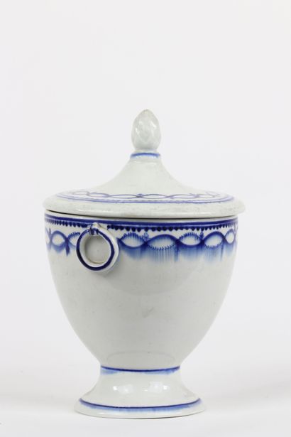 Tournai porcelaine sucrier à décor de guirlande...
