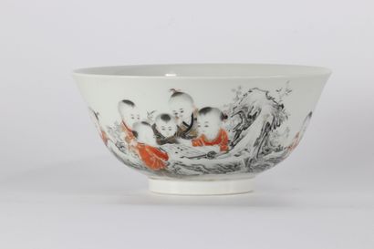 Bol en porcelaine de chine décor d'enfants...
