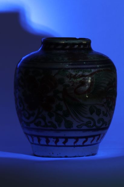 Chine, XVIIe, potiche en porcelaine à décor...