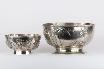CHINE, lot de 2 bols en argent début XXe...