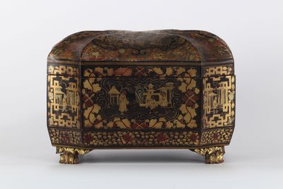 CHINE, Canton - XIXème siècle Boîte à thé...