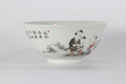 Bol en porcelaine de chine décor d'enfants...