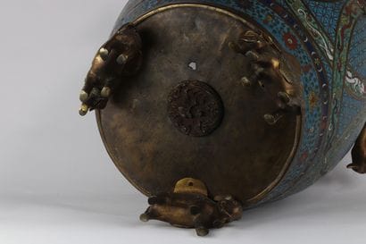 Chine Imposant vase couvert en bronze cloisonné...