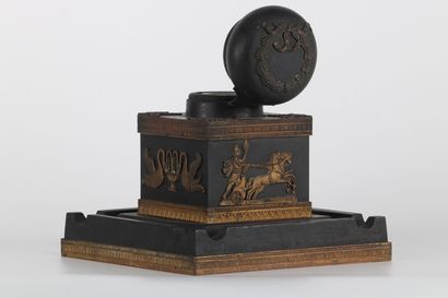 Encrier en bronze à deux patines Empire d'époque
Région:...