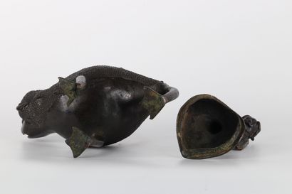 Brûle parfum asiatique en bronze surmonté...
