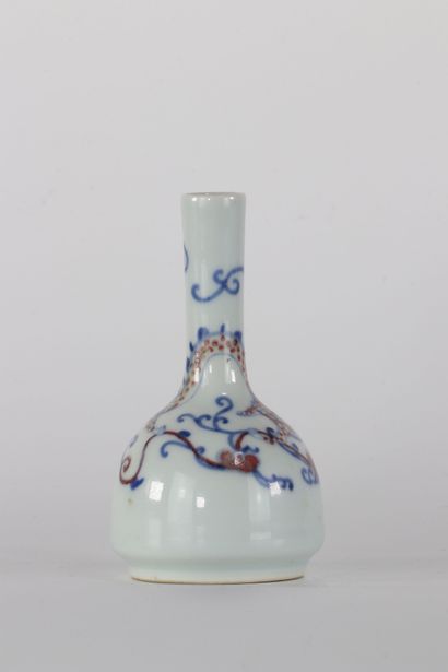 Vase porcelaine de chine décor de dragon...