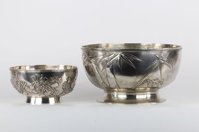 CHINE, lot de 2 bols en argent début XXe...