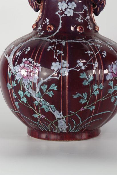 Grand vase flambé en porcelaine de chine...
