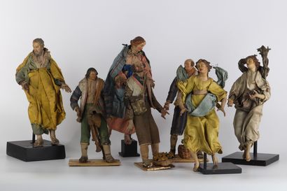 Lot de sept personnages provenant d’une crèche...