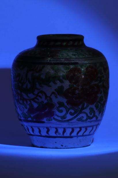 Chine, XVIIe, potiche en porcelaine à décor...