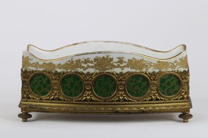 Sèvres jardinière en porcelaine monture en...